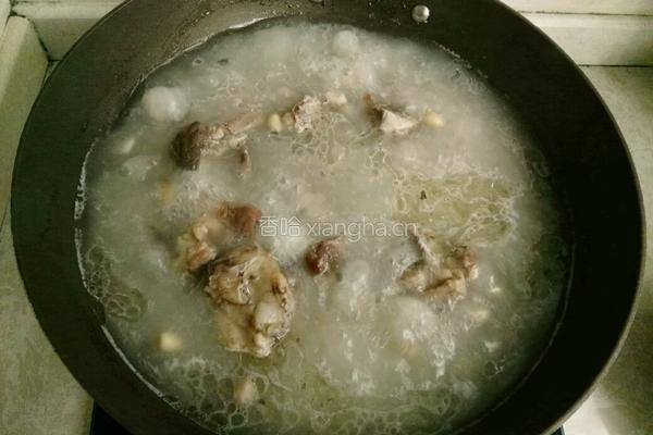 黑木耳 花生大骨汤的做法图解4