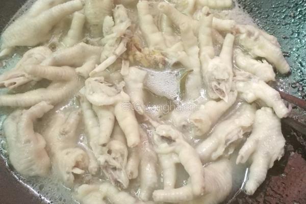 蒜香辣鸡爪的做法图解3