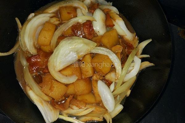 腊肉烧土豆的做法图解6