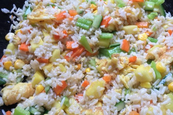 海鲜菠萝饭的做法图解2