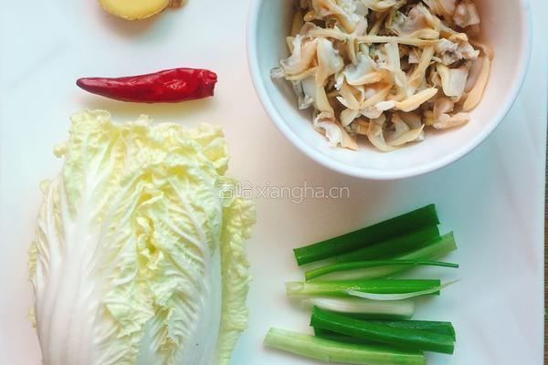蛤蜊炝白菜的做法图解1