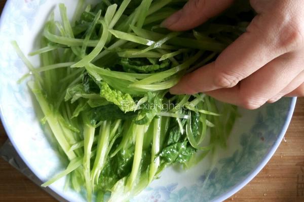 韭菜炒莴苣的做法图解3