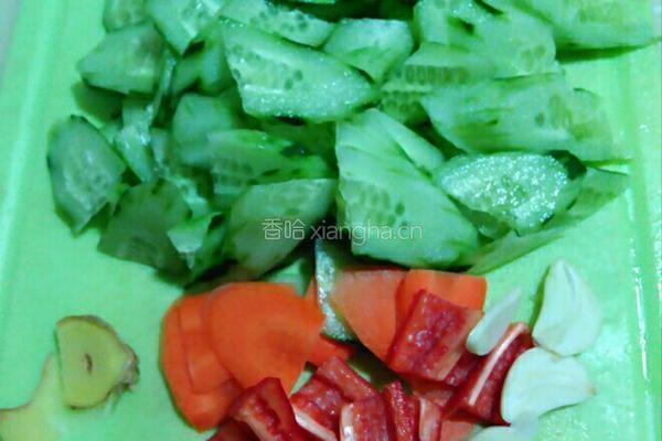 火腿鸡蛋炒青瓜的做法图解2