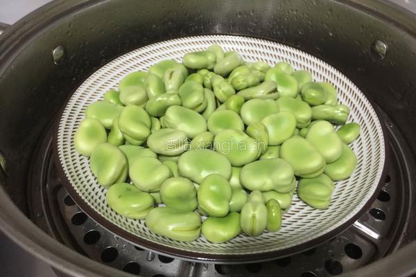 葱油蚕豆的做法图解2