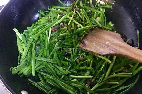韭菜炒螺丝肉的做法图解4