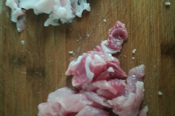 玉米胡萝卜墨鱼炖肉的做法图解4