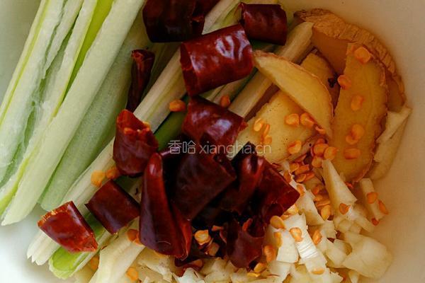 麻辣爽脆金针菇的做法图解1