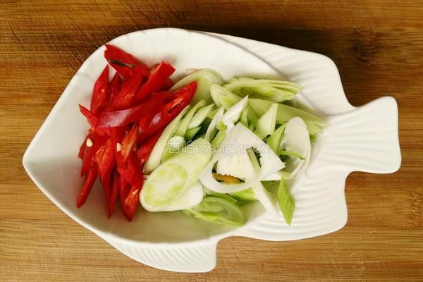 腊肉炒青椒的做法图解4