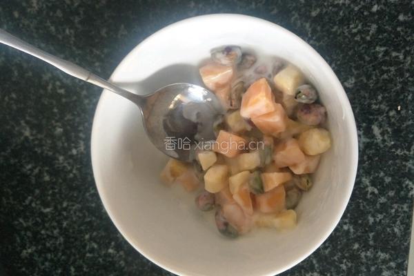 开心果薯片水果沙拉的做法图解3