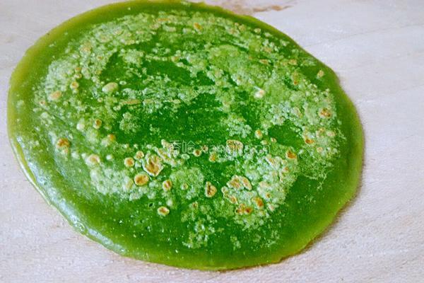 菠菜汁煎饼的做法图解11