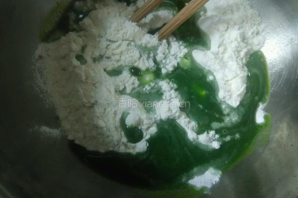 菠菜汁煎饼的做法图解4