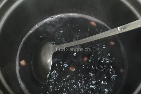 红豆黑米粥的做法图解2