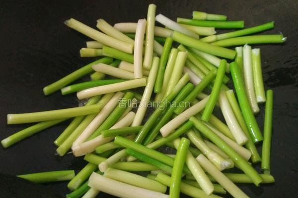 蒜苔炒肉的做法图解4