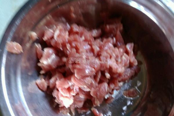 芹菜炒牛肉的做法图解1