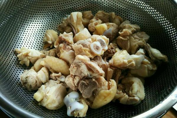 杏鲍菇烧鸡腿的做法图解4