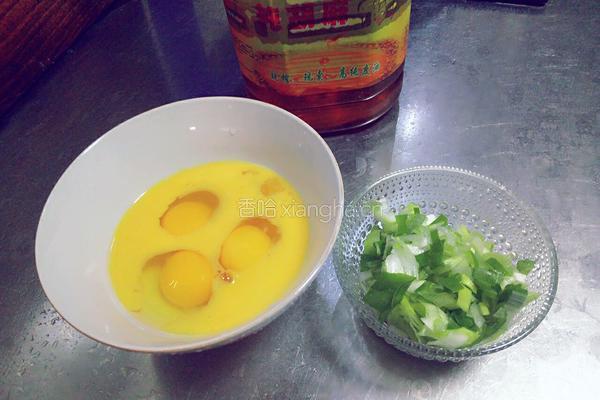 胡麻油炒葱花鸡蛋的做法图解1