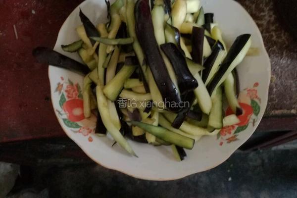鱼香茄条的做法图解1