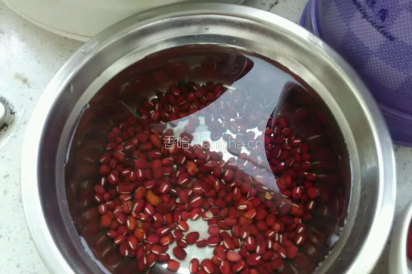 红豆红枣花生粥的做法图解1
