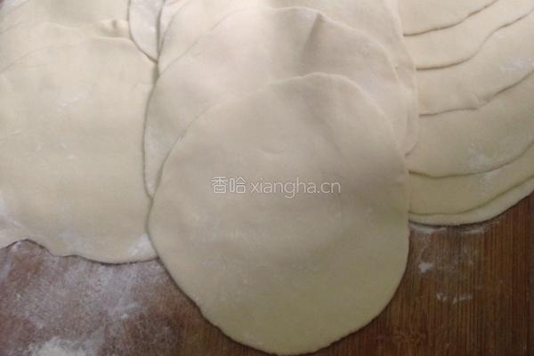 香菇胡萝卜肉饺的做法图解6