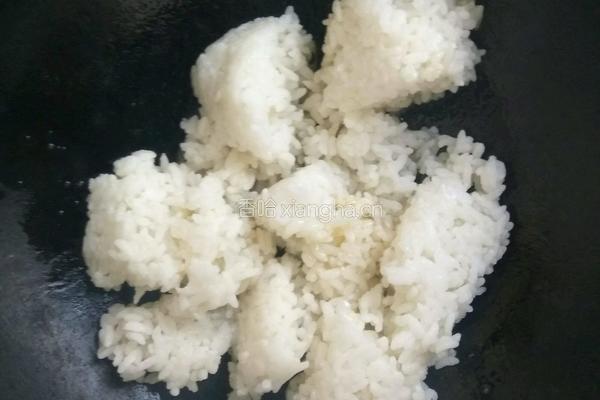 酱油炒饭的做法图解3