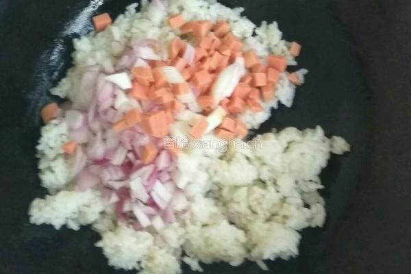 酱油炒饭的做法图解4