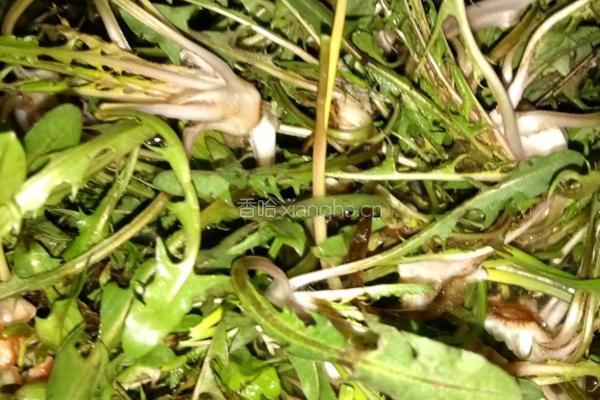 野菜面糊鸡蛋汤的做法图解1