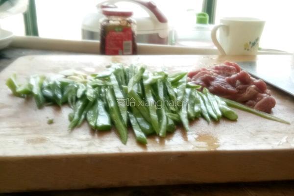 豆角猪肉面条的做法图解1
