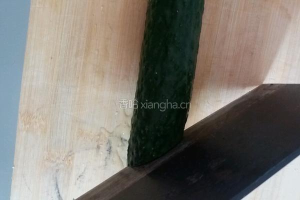 凉拌黄瓜的做法图解1