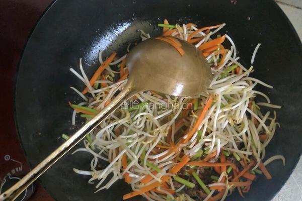 牛肉炒米粉的做法图解3