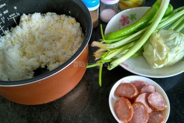 香肠青蔬炒饭的做法图解1