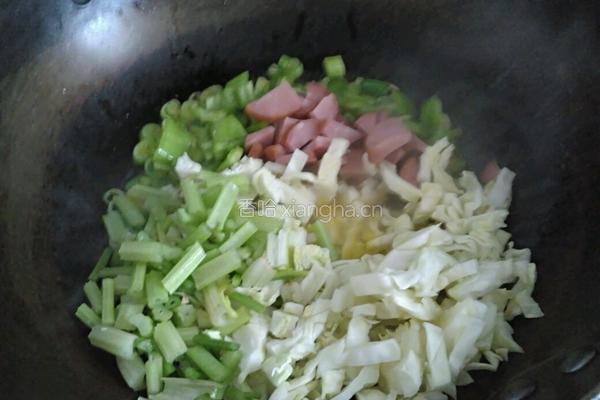 香肠青蔬炒饭的做法图解4