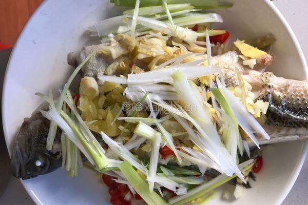 川味泡菜清蒸鲈鱼的做法图解7