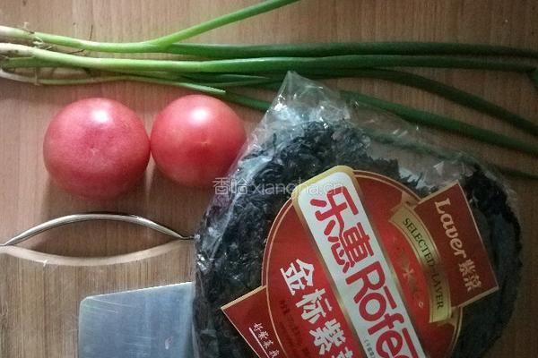 西红柿紫菜汤的做法图解1