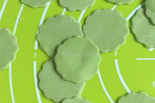 蝴蝶面（青汁）的做法图解3