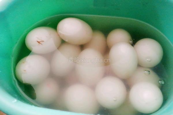 腌咸鸭蛋的做法图解1