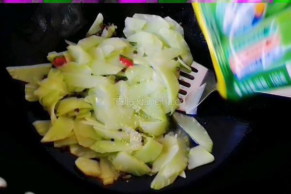 炝麻辣莴苣的做法图解5