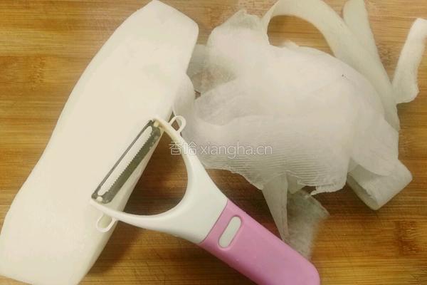 香菇酿肉白萝卜卷的做法图解2