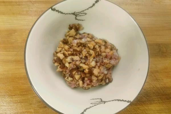 香菇酿肉白萝卜卷的做法图解3