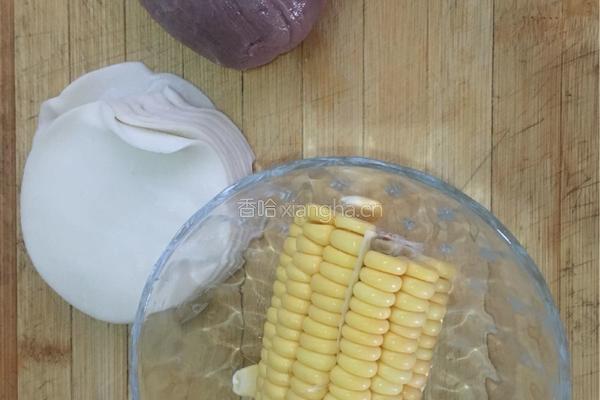 玉米鲜肉锅贴的做法图解1