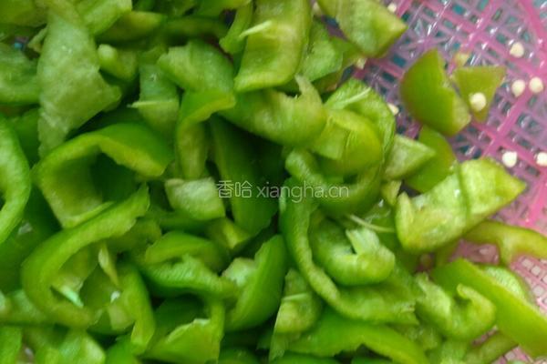 辣椒炒脆大头萝卜的做法图解1