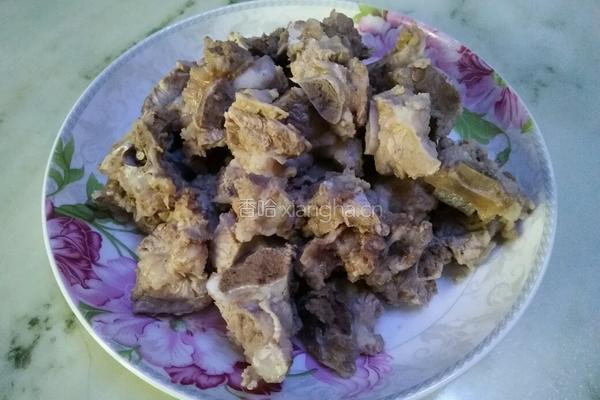 土豆焖排骨的做法图解1