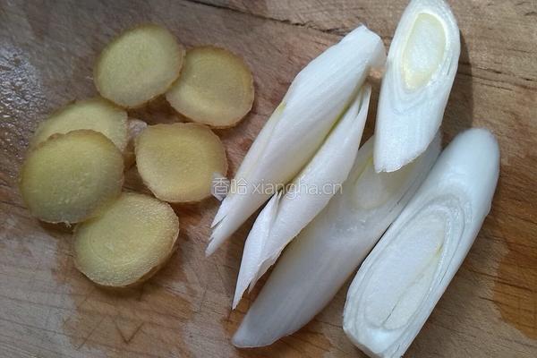 黄辣丁平菇豆腐汤的做法图解5