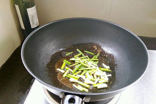 青蒜炒黄豆芽的做法图解7