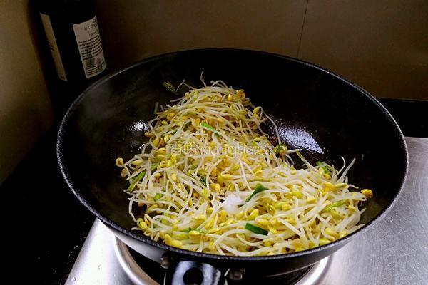 青蒜炒黄豆芽的做法图解10