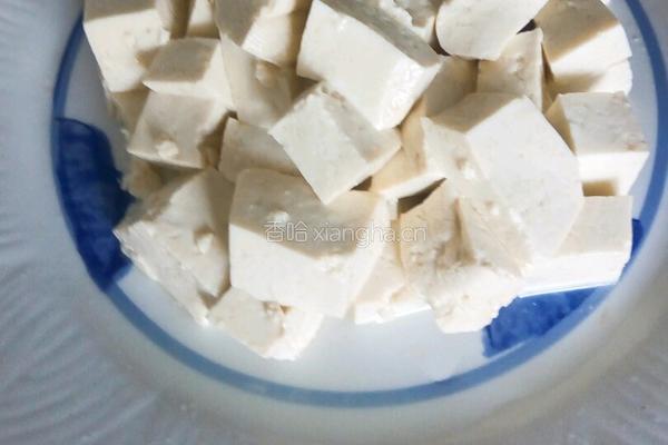 皮蛋拌豆腐的做法图解2