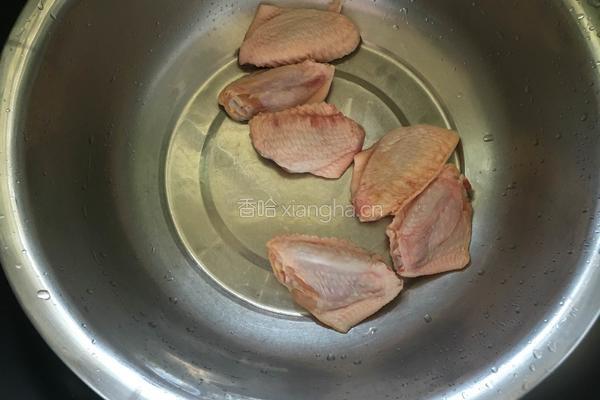 烧鸡公鸡翅的做法图解1