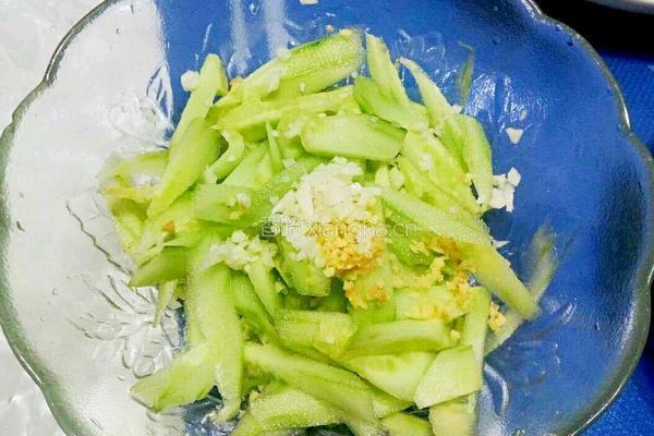 黄瓜薄荷拌绿豆粉皮的做法图解2