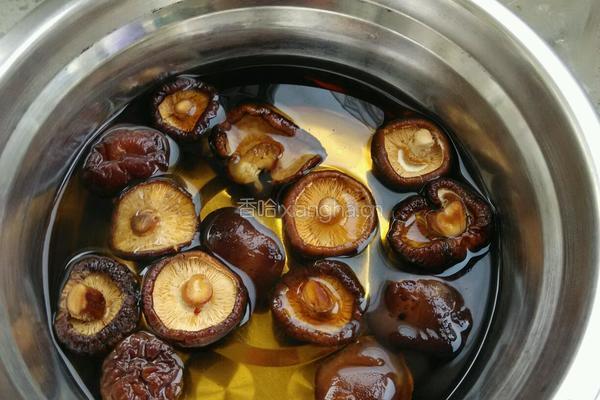 油菜蚝油香菇的做法图解2