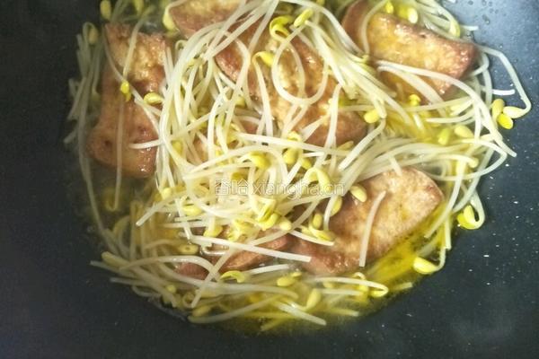 黄豆芽煎豆腐的做法图解5