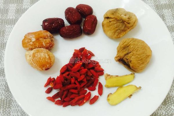 猴头菇炖鸡汤的做法图解2